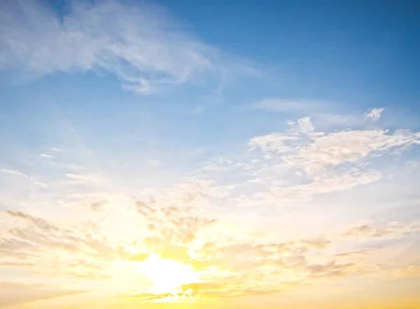 Schöner Himmel und Wolken — Stockfoto