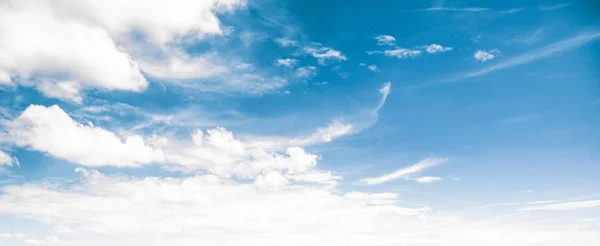 Himmel und Wolken tropisches Panorama — Stockfoto