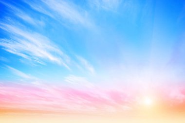 Gündoğumu yaz gökyüzü manzarası