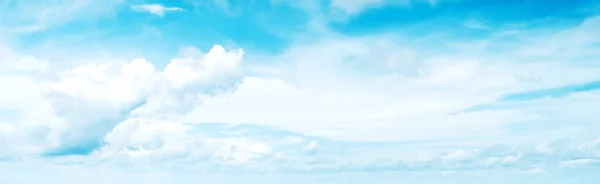 Sommar tropiska himmel och moln — Stockfoto