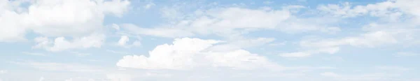 Himmel och moln tropiska panorama — Stockfoto