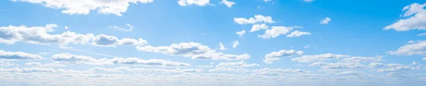 Céu nuvens panorama de verão — Fotografia de Stock