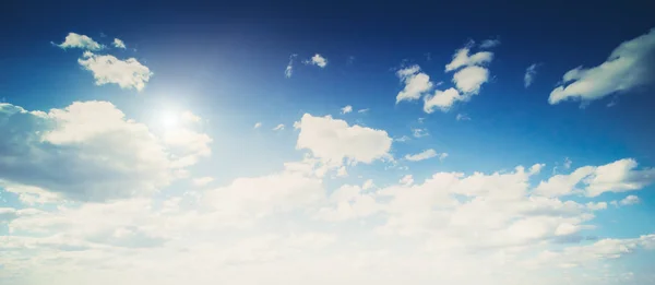 เมฆท้องฟ้าฤดูร้อน — ภาพถ่ายสต็อก