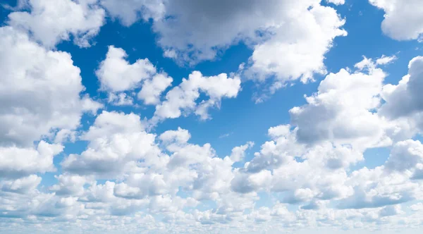 Céu nuvens verão — Fotografia de Stock