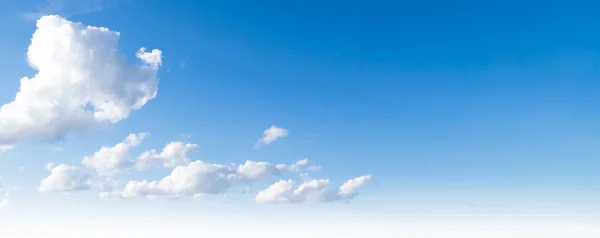 Nyári ég és felhők atmoszférája — Stock Fotó