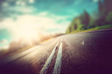 Sonbahar yol arkaplanı bulanıklığı