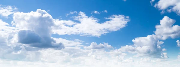 Luchtwolken zomer panorama — Stockfoto