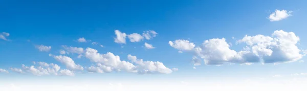 Luchtwolken zomer panorama — Stockfoto