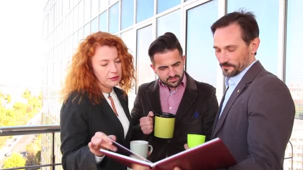 Gente de negocios teniendo descanso — Vídeos de Stock