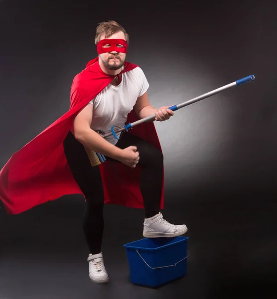 Super héroe con equipo de limpieza —  Fotos de Stock