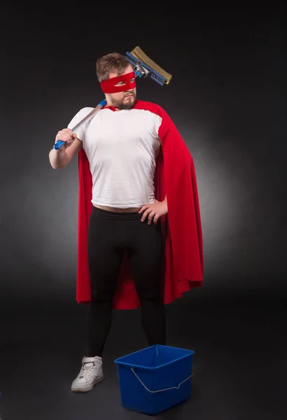 Super héroe con equipo de limpieza —  Fotos de Stock
