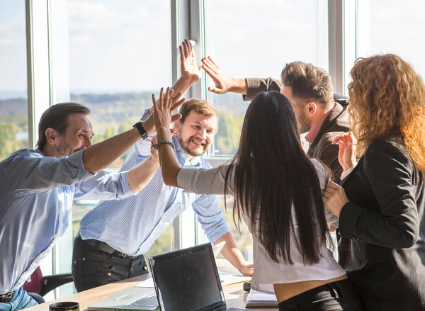 Business people showing team work in office — Stock Photo, Image