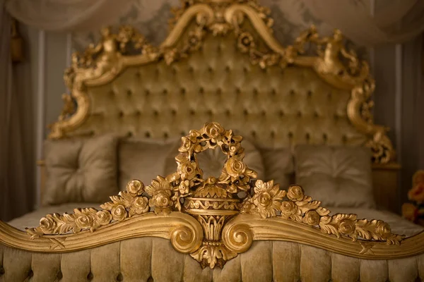 Royal bedroom interior — Stock Photo, Image