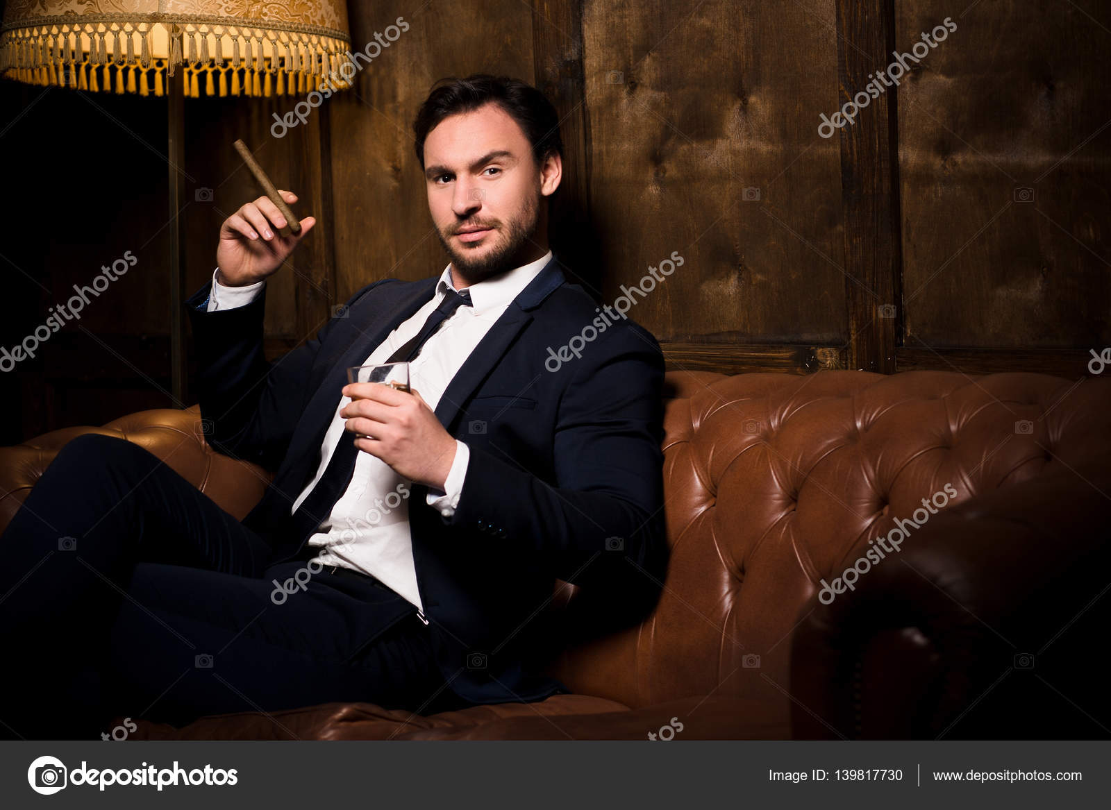 Expresa tu momento " in situ " con una imagen - Página 40 Depositphotos_139817730-stock-photo-rich-businessman-with-cigar