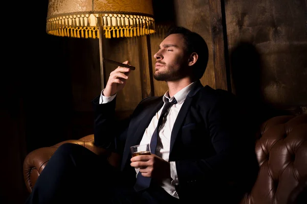 Rich businessman with cigar — Stock Photo, Image