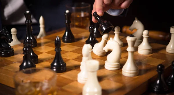 チェスの豊富なビジネスマン — ストック写真