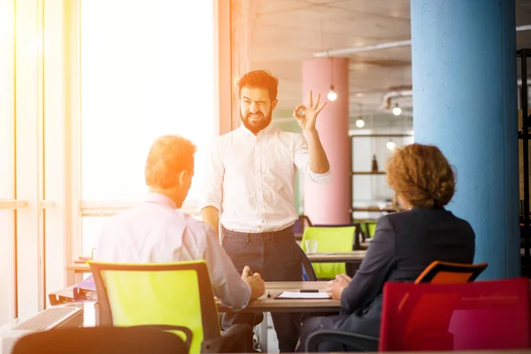 Entrevista de trabajo en la oficina — Foto de Stock