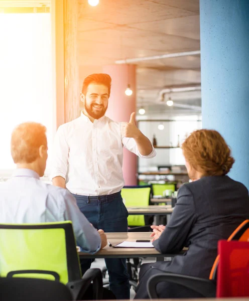 Anställningsintervju i office — Stockfoto