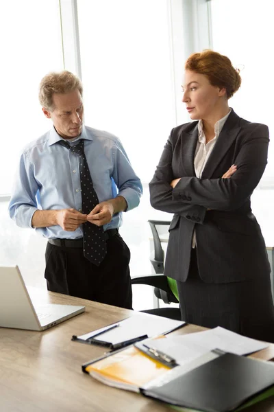 Two angry bosses man and woman in office — Stock Photo, Image