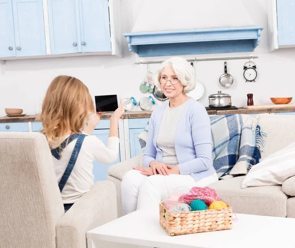 Grandmother and granddaughter making photos — Stock Photo, Image