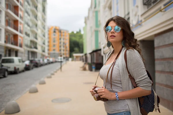 Fille touristique en vacances d'été . — Photo