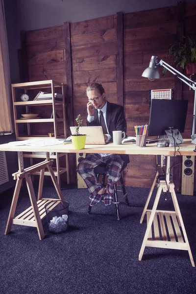 Vue générale du travail indépendant à la maison . — Photo