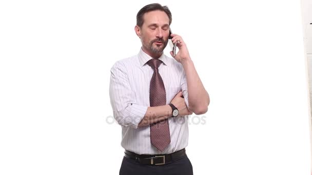 Homem de negócios usando celular ou telefone inteligente — Vídeo de Stock