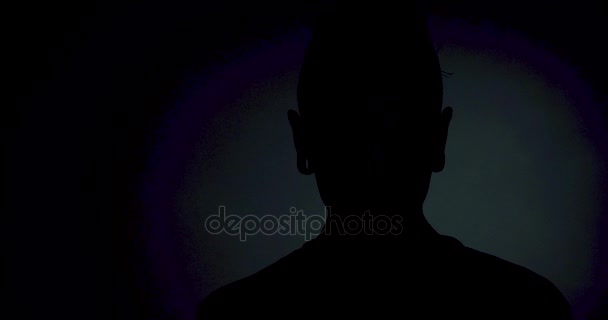 死の顔アート、色のスケルトン化粧を持つ男. — ストック動画