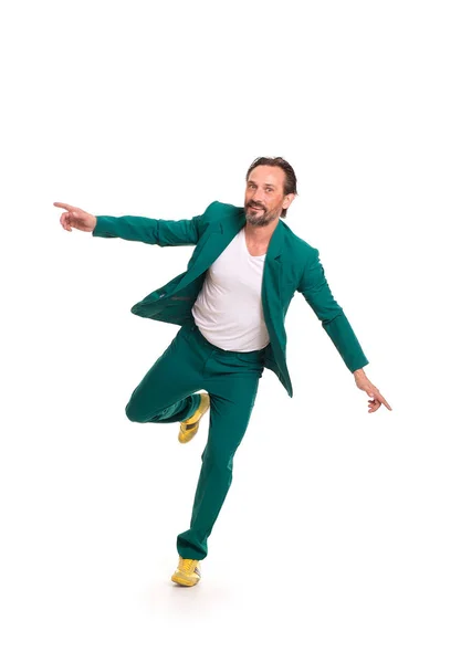 Yeşil elbiseli yakışıklı adam — Stok fotoğraf