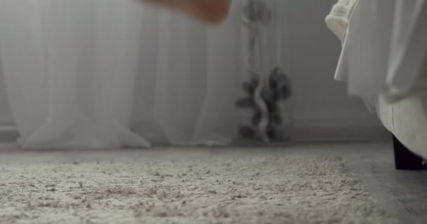 Mannelijke blote voeten foto — Stockvideo