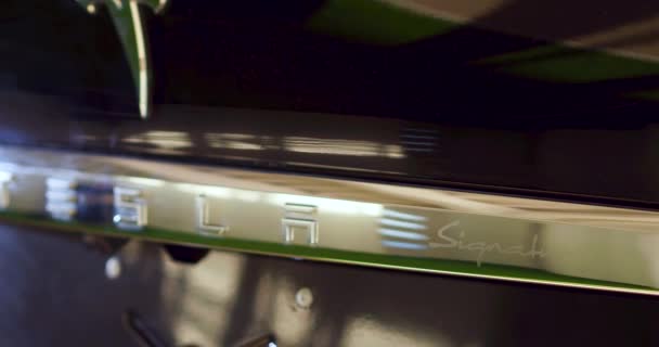 Veículo elétrico Tesla modelo X — Vídeo de Stock