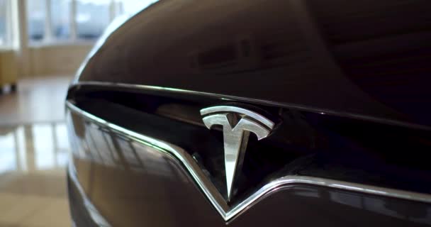 Voiture électrique, Tesla Modèle X — Video