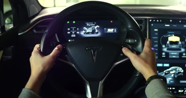 Interieur van de cabine van de Tesla Model X auto. — Stockvideo