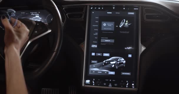 Luxe interieur van geavanceerde electro auto — Stockvideo