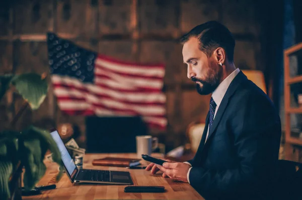 Portrait of a young successful businessman — Stock Photo, Image