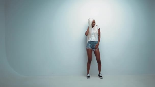 African sexy woman with white hair on white — Stock Video