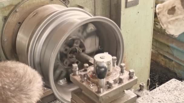 The Cutting Of The Rim Center Bore — Stok Video