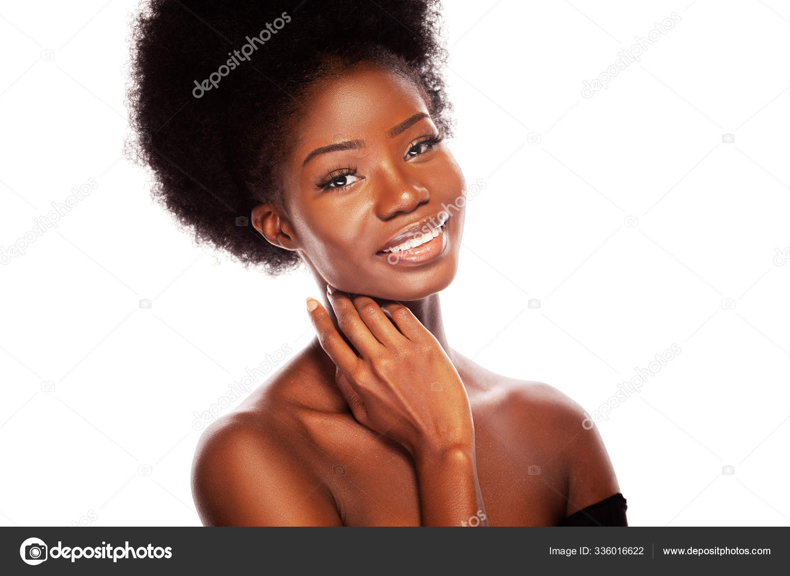Modelo negra afro fotos de stock, imágenes de Modelo negra afro sin  royalties | Depositphotos