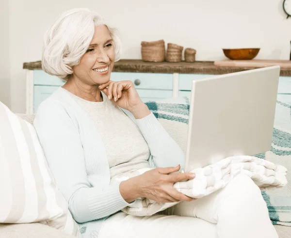 Happy Senior Lady Using Laptop Computer — ストック写真