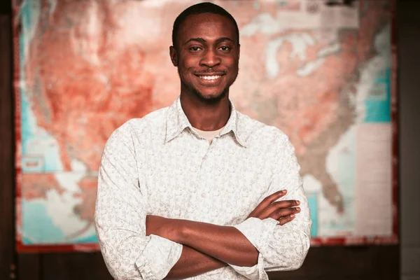 Young Black Entrepreneur On American Map Background — Stock Photo, Image