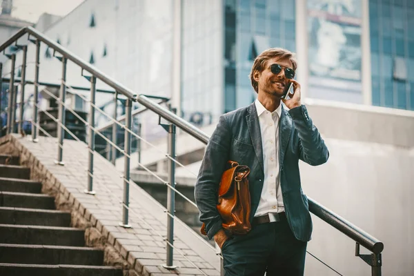 Young hsndsome businessman making a phone call — 스톡 사진