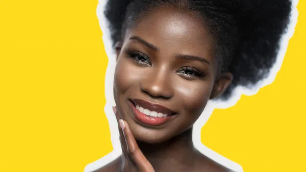 Mulher afro feliz sorrindo no conceito de beleza da pele — Fotografia de Stock