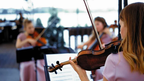 Little Group Of Violinists On The Terrace — 图库照片