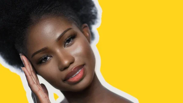 Beauty Dark Skinned Woman Isolated On Yellow Back — Stock fotografie