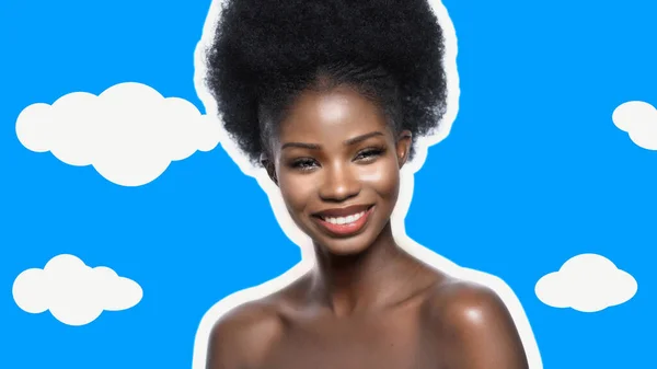 Usmívající se mladá černoška s afro účesem — Stock fotografie