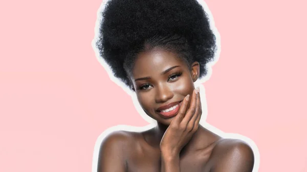 Mulher afro-americana bonita no conceito de cuidados com a pele — Fotografia de Stock