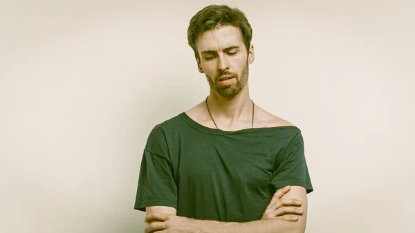 Serious Man In Black T-Shirt Posing With Clasped Hands — Stok Foto