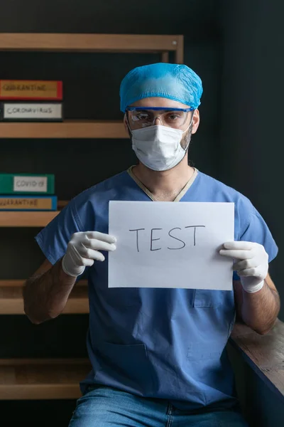 Dokter menyarankan membuat tes untuk virus Corona. — Stok Foto