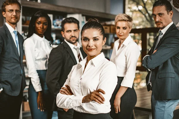 Equipe de sucesso está posando no escritório — Fotografia de Stock