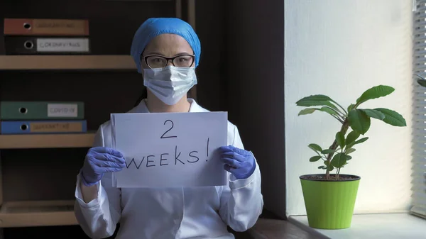 Countdown Signs From Female Doctor In Office — Stok Foto